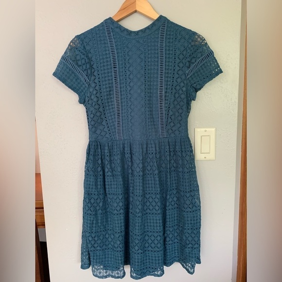 Francesca’s Blue Lace Mini/Midi Length Dress - Picture 4 of 8
